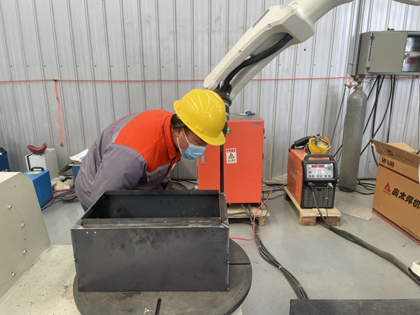 焊接機器人在石油化工管道焊接中的工藝流程 焊接機器人