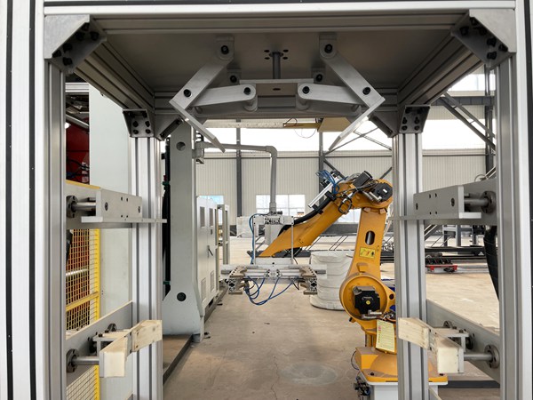 青島賽邦生產的上下料機器人圖