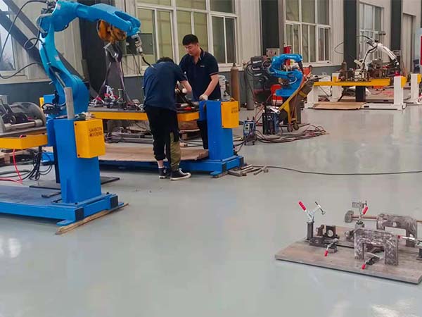 青島賽邦智能焊接機(jī)器人廠家的發(fā)貨現(xiàn)場 青島賽邦智能焊接機(jī)器人廠家的發(fā)貨現(xiàn)場