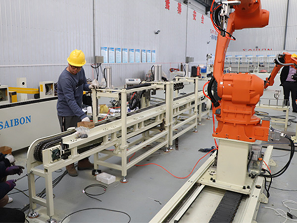 自動焊接機器人流水線的應用