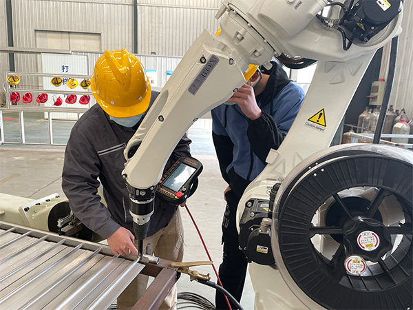 機(jī)械手焊接技術(shù)在大型鋼材焊接中的應(yīng)用 機(jī)械手焊接技術(shù)在大型鋼材焊接中的應(yīng)用