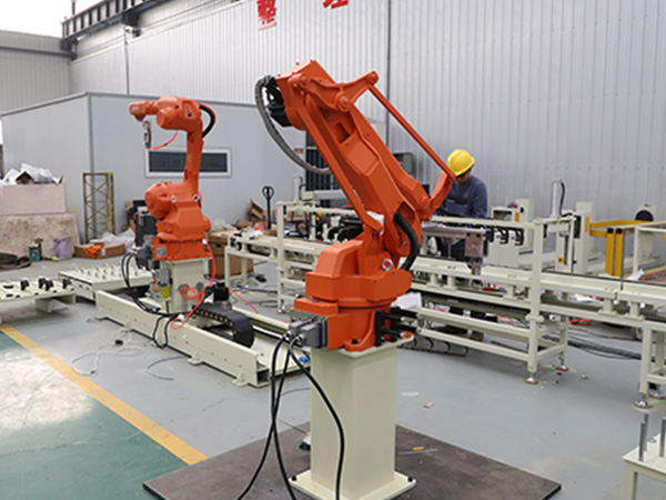工業(yè)焊接機器人具備多種優(yōu)勢 工業(yè)焊接機器人具備多種優(yōu)勢