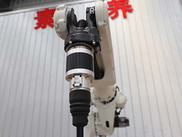 焊接機(jī)器人在操作前需要檢查焊機(jī) 焊接機(jī)器人在操作前需要檢查焊機(jī)