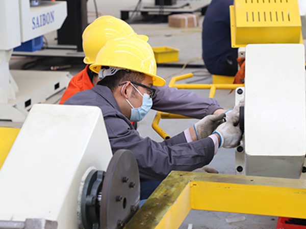 焊接變位機(jī)在工程機(jī)械行業(yè)的應(yīng)用 焊接變位機(jī)在工程機(jī)械行業(yè)的應(yīng)用