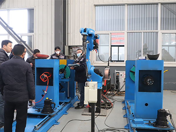 全自動(dòng)點(diǎn)焊焊接機(jī)器人有哪些特點(diǎn)？