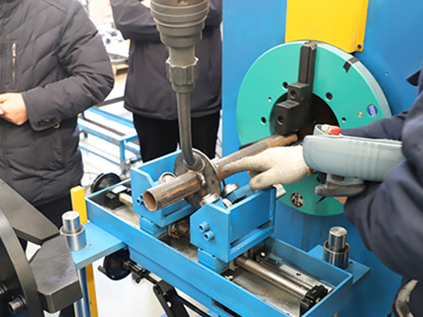 自動(dòng)焊接機(jī)器人可以使用多長(zhǎng)時(shí)間? 自動(dòng)焊接機(jī)器人可以使用多長(zhǎng)時(shí)間?