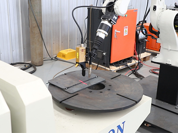 業(yè)焊接機(jī)器人工作站的應(yīng)用 業(yè)焊接機(jī)器人工作站的應(yīng)用